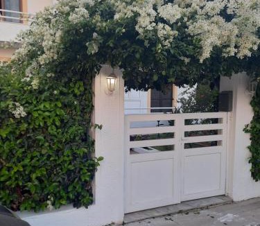 Petaloudes House | Villa Bianca