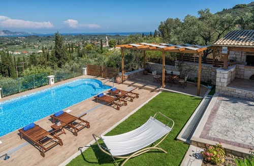 Mouzaki Villa | Villa Clairy 3-Bedroom Villa with Private Pool