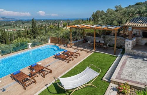 Mouzaki Villa | Villa Clairy 3-Bedroom Villa with Private Pool