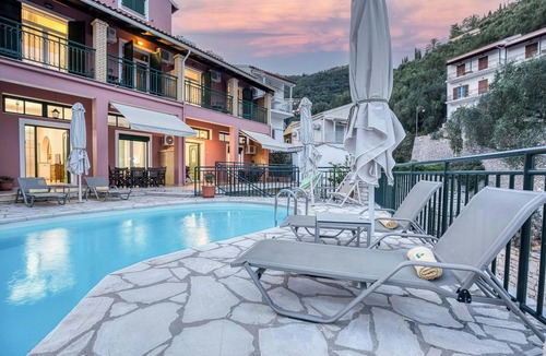 Katavolos Apartment | Villa Delphine by Tsiolis family ★ shared pool