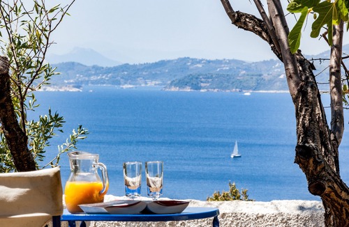 Loutraki Villa | Villa Elaion Private Pool- Sea Views -sleeps 4+3 KIDS (bunk bed +cot+baby chair