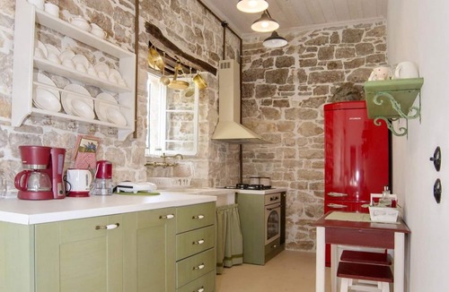 Ieromonachos Villa | Villa Eleonas is a detached holiday home which provides ideal stay to the guest.