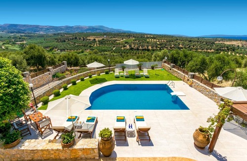 Houdetsi Villa | Villa Erato by Villa Plus