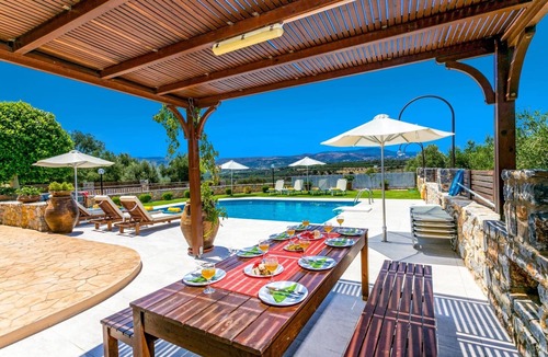Houdetsi Villa | Villa Erato by Villa Plus