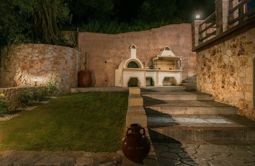 Thimia Villa | Villa Fabrica traditional house