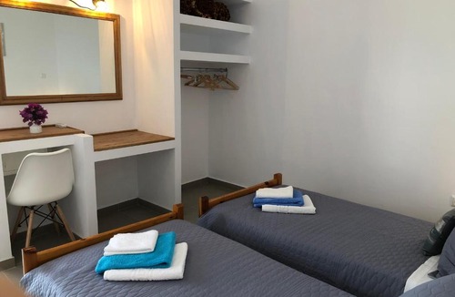 Kamari Apartment | Villa Gambas Beach Studios