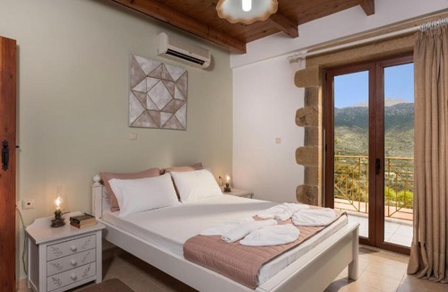 Embrosneros Villa | Villa Gianna by PosarelliVillas