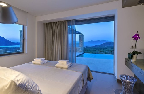 Kissamos Villa | Villa Harmony - private - infinity pool sea views throughout the house