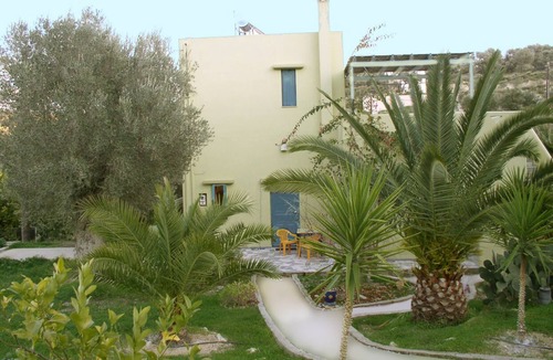 Kamilari House | Villa Ilona - The artist's house with private pool and large garden