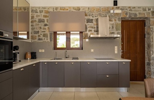 Monopari Villa | Villa in Koxare with Private Pool & Garden