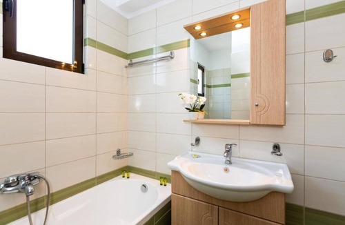 Loutra House | Villa Kerkis,pool &BBQ,10min beach,8km to Rethymno