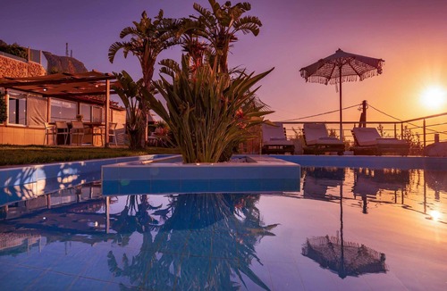 Skotino Villa | Villa Konstantinos - Three Bedroom Villa, Sleeps 6