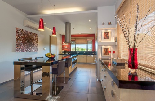 Laganas Villa | Villa la Curva is a modernly designed, 370m home, near the beach of Laganas.