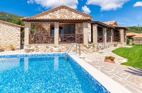 Mouzaki Villa | Villa La Isla with Private Pool