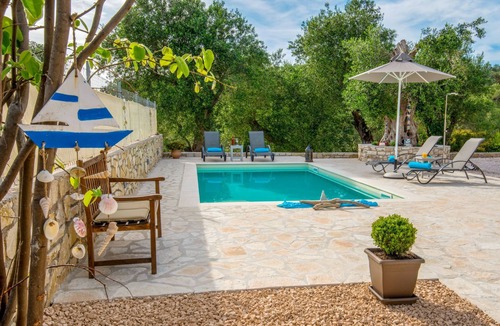 Vlachopoulatika House | Villa Labovitsa: A/C, sunny terraces, Wi-Fi, sleeps 4