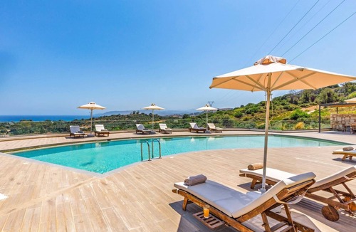 Georgioupolis Villa | Villa Lefkothea by Villa Plus