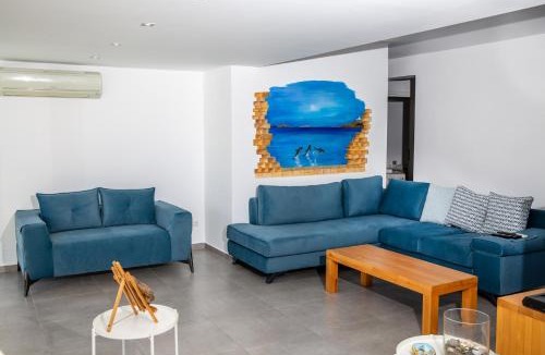 Lavreotiki Villa | Villa Luna Private Heated Hydro Pool BBQ Beach 4min