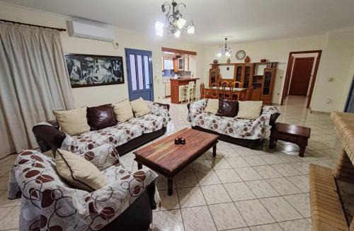 Tselendata House | Villa Mirella