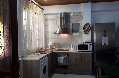 Keratsini-Drapetsona House | VILLA "NEFELI" - NEXT TO THE PORT OF PIRAEUS