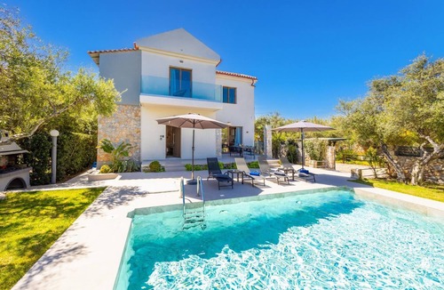 Tavronitis Villa | Villa Nineta - Three Bedroom Villa, Sleeps 6