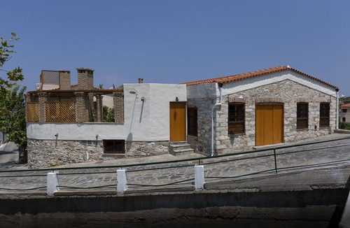 Agios Konstantinos Villa | Villa of the old olive oil factory