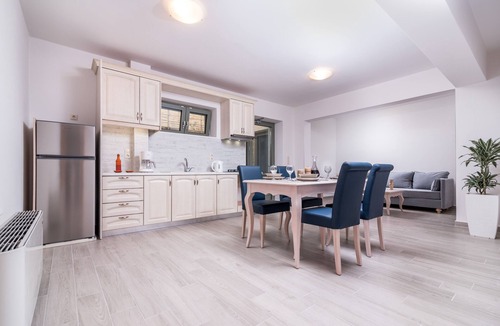 Kamilari Villa | Villa Ovgoro, 3-level building with swimming pool and floor heating.