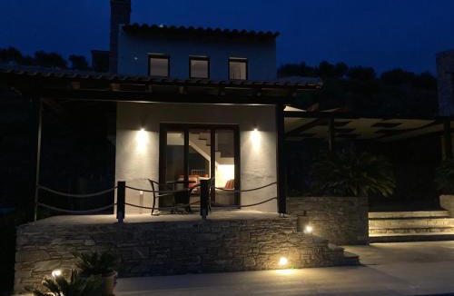 Kymi-Aliveri Villa | Villa Pebbles