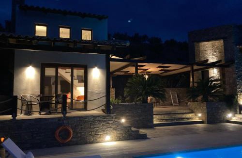 Kymi-Aliveri Villa | Villa Pebbles