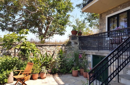 Petra House | Villa Petri - A beautiful traditional house with sea views and stunning sunsets