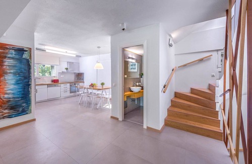 Sane Villa | Villa Pinewood - Six Bedroom Villa, Sleeps 12