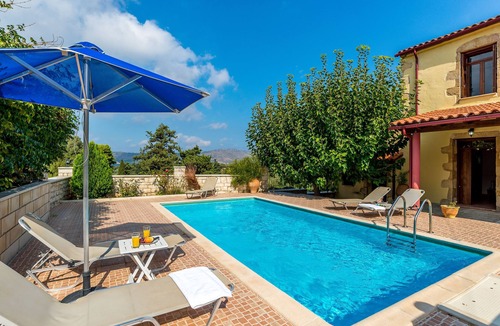 Maza Villa | Villa Roussa, beautiful stone villa in traditional village Maza