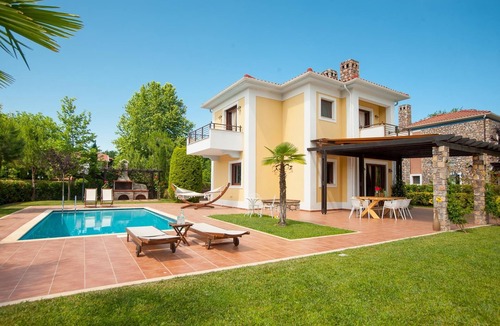 Paralia Skotinis Villa | Villa "THETIS " located in the magnificent OLYMPUS VILLAS Complex