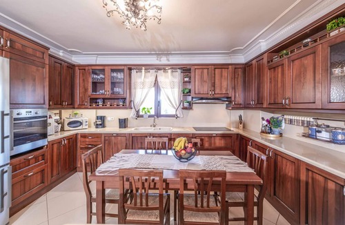 Monopari Villa | Villa Tresor - Six Bedroom Villa, Sleeps 11