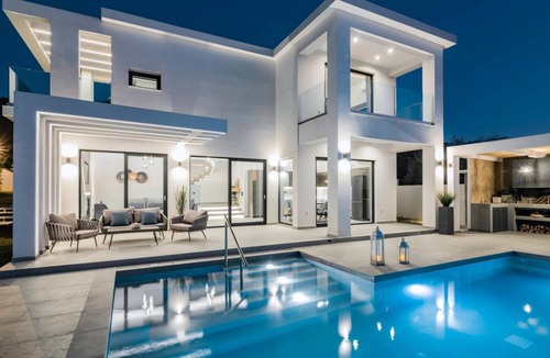 Planos Villa | Villa Vatia 3 - Three Bedroom Villa, Sleeps 8