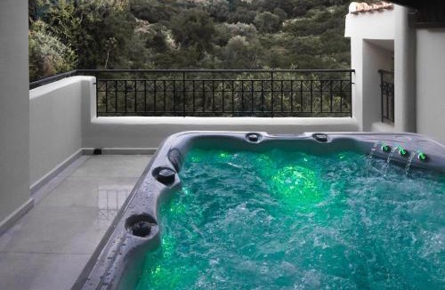 Roussospiti Apartment | Villa Ventus, 40sqm private pool & hot tub!