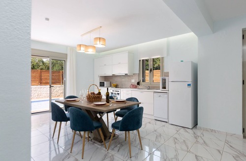 Asteri Villa | Villa Vera - 3 bedroom villa, 3 bathrooms, with heated pool and outdoor jacuzzi