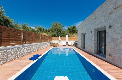 Asteri Villa | Villa Vera - 3 bedroom villa, 3 bathrooms, with heated pool and outdoor jacuzzi