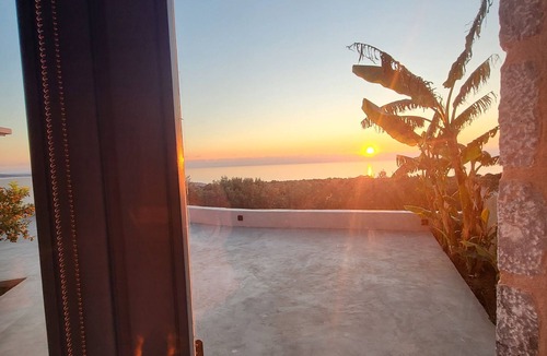 Omales Villa | Villa with beautiful sunset