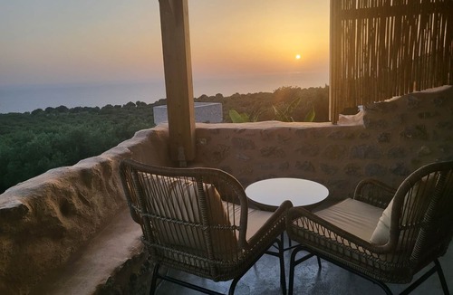 Omales Villa | Villa with beautiful sunset