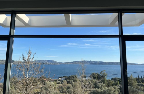 Nea Peramos Villa | Villa with enchanting sea views!