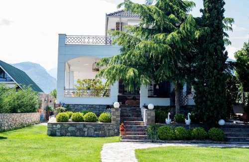Leptokaria Villa | Villa with Private Pool by the coast of Olympus