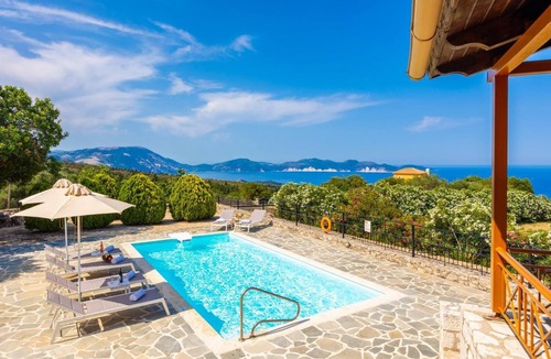 Mesovounia Villa | Villa Yeraki - Three Bedroom Villa, Sleeps 8