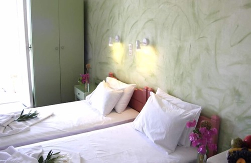 Krotiri House | Villas Georgy (Parikia) House with garden facing the sea