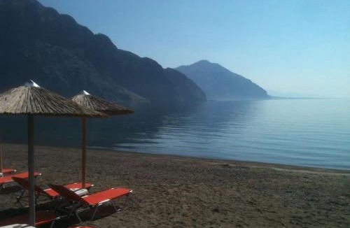 Gefira Mpania House | Villas Kavouri 1