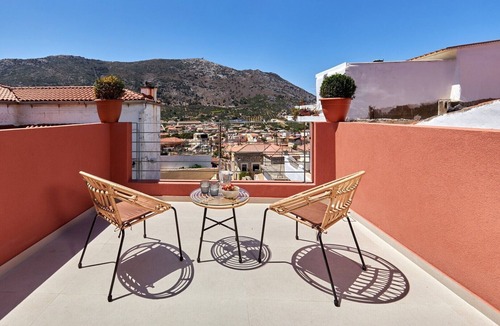 Archanes Apartment | Vin Dimora Suites With Shared Pool - Vino Bianco