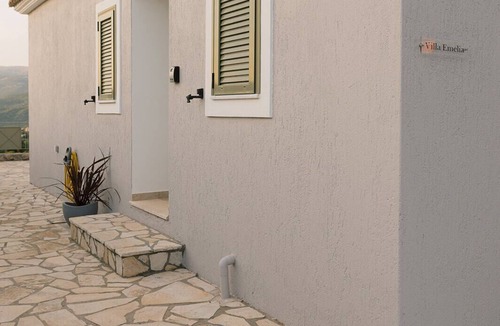 Menegata Villa | VR Villa Emelia - 2 bed 2 bath Villa with shared pool