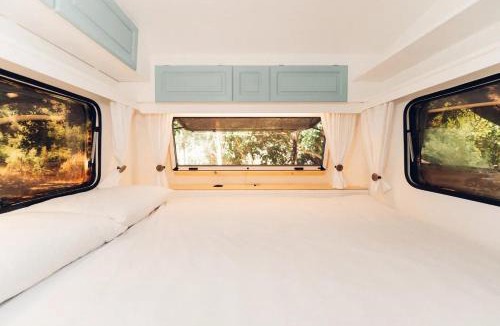 Sfinari Other | West nest caravan