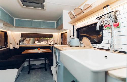 Sfinari Other | West nest caravan