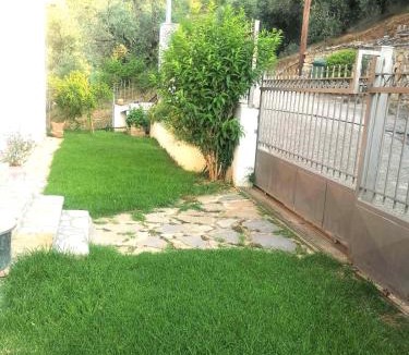 Paralia Porovitsis House | White Hill Platanos