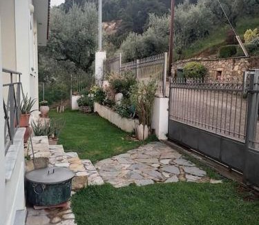 Paralia Porovitsis House | White Hill Platanos